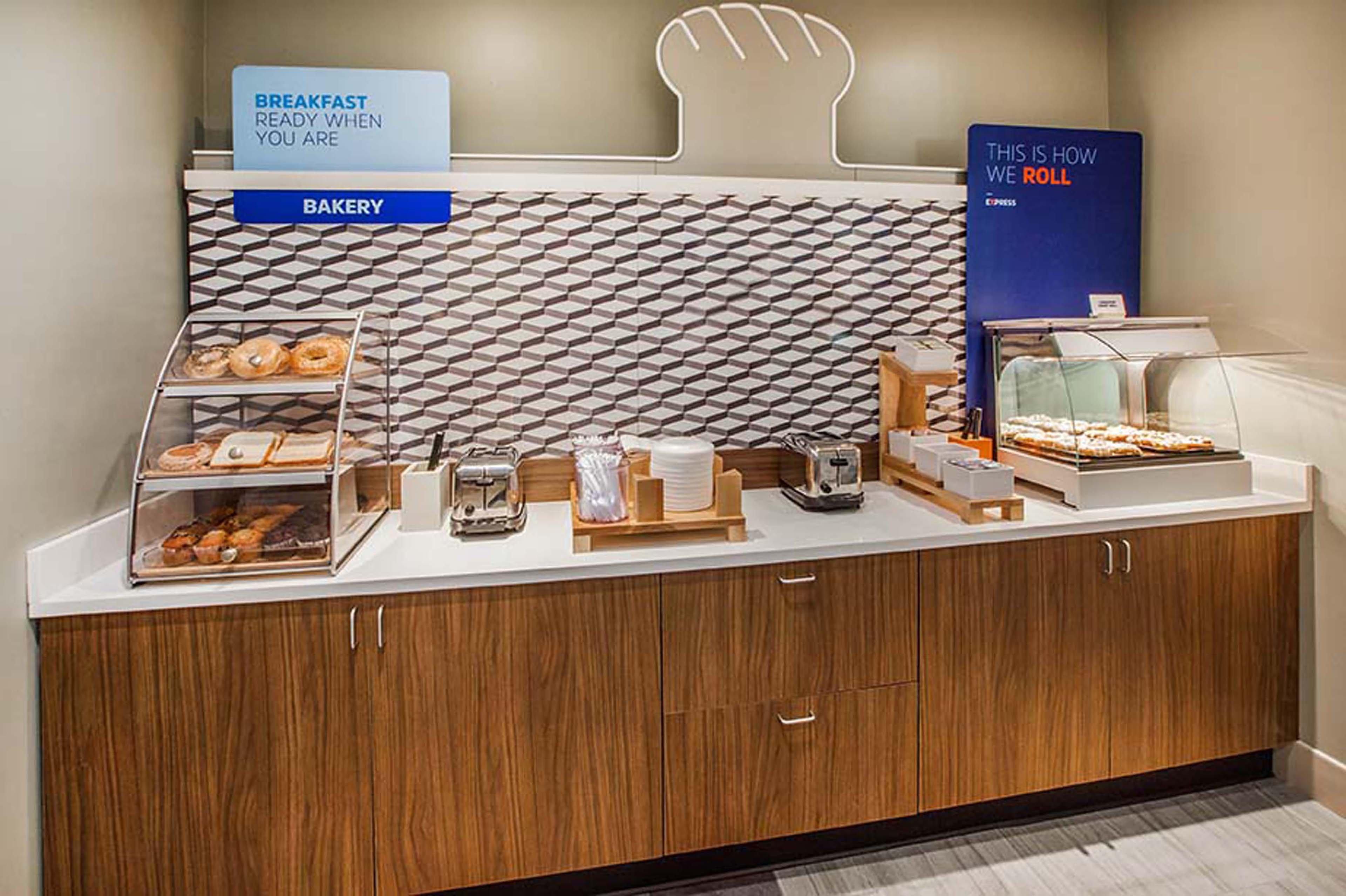 Holiday Inn Express & Suites Atlanta Perimeter Mall Hotel By Ihg Sandy Springs Kültér fotó
